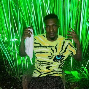 Meet your Posher, Paw